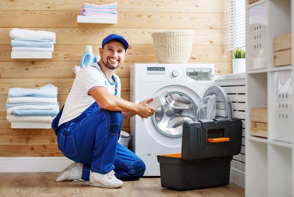 استخدام تعمیرکار متخصص لوازم خانگی